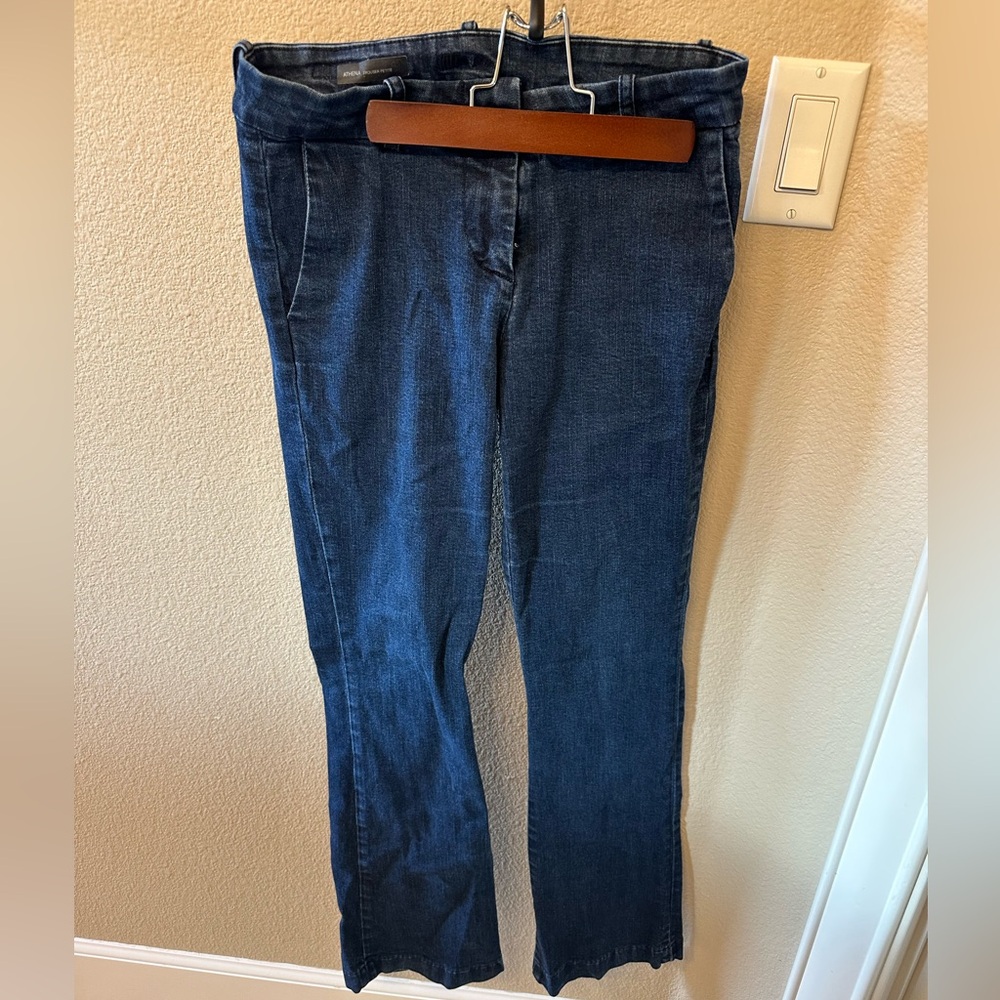 Kut from the Kloth Athena trouser jeans. Size 4. Like new condition.